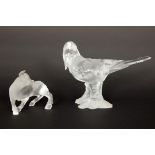 LALIQUE lot van twee animaliersculpturen in gesatineerd kristal : "Stier" (hoogte : [...]