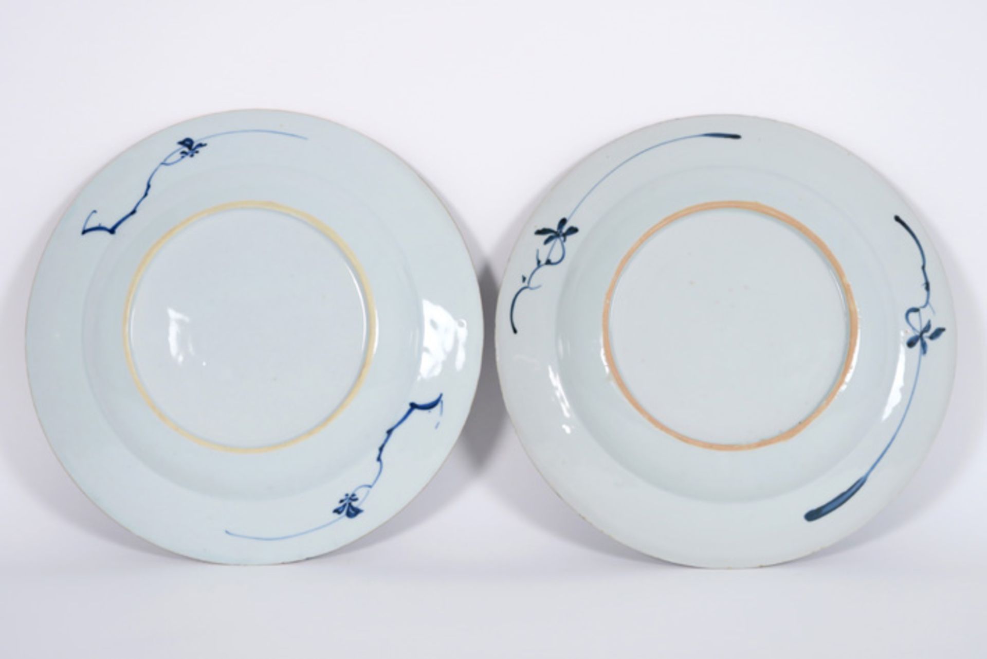 Paar achttiende eeuwse Chinese borden in porselein met Imari-tuindecor - diameter : [...] - Bild 2 aus 2
