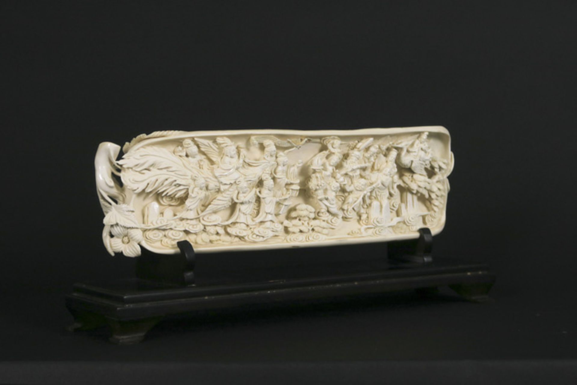 CHINA - QING-DYNASTIE (1644 - 1912) - ca 1900/10 prachtige sculptuur in ivoor met [...] - Bild 2 aus 4