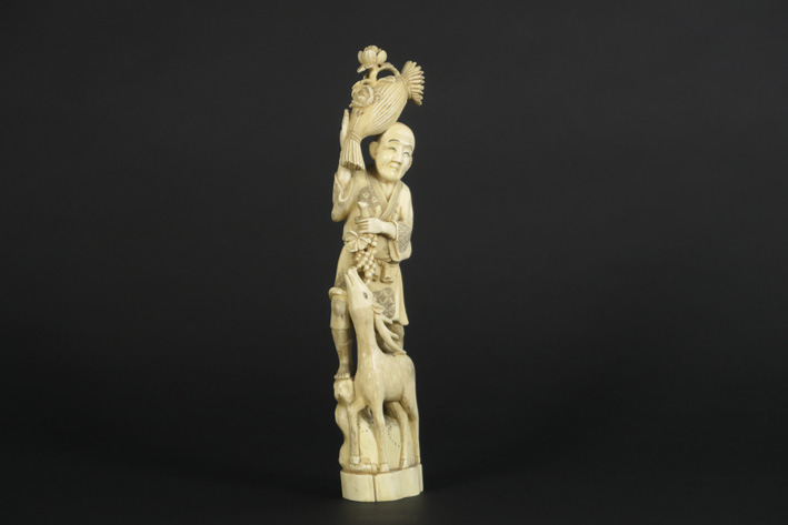 Antieke Japanse sculptuur in ivoor : "Man met hert" - hoogte : 30 cm - 19° eeuw [...] - Image 2 of 5