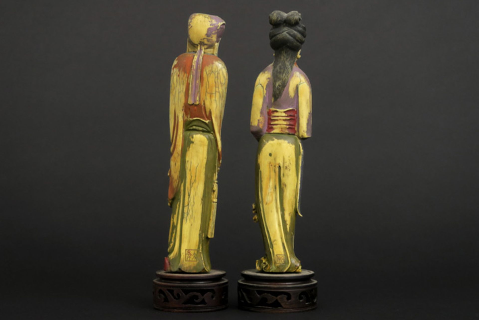 Paar oude Chinese sculpturen in deels gepolychromeerde ivoor : "Man" en "Vrouw" - [...] - Bild 3 aus 5