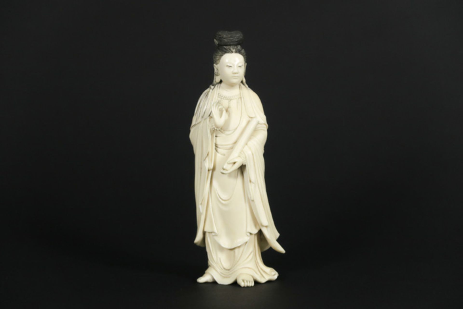 Antieke' Chinese sculptuur (typisch werk uit het oude Peking) met de voorstelling van [...]