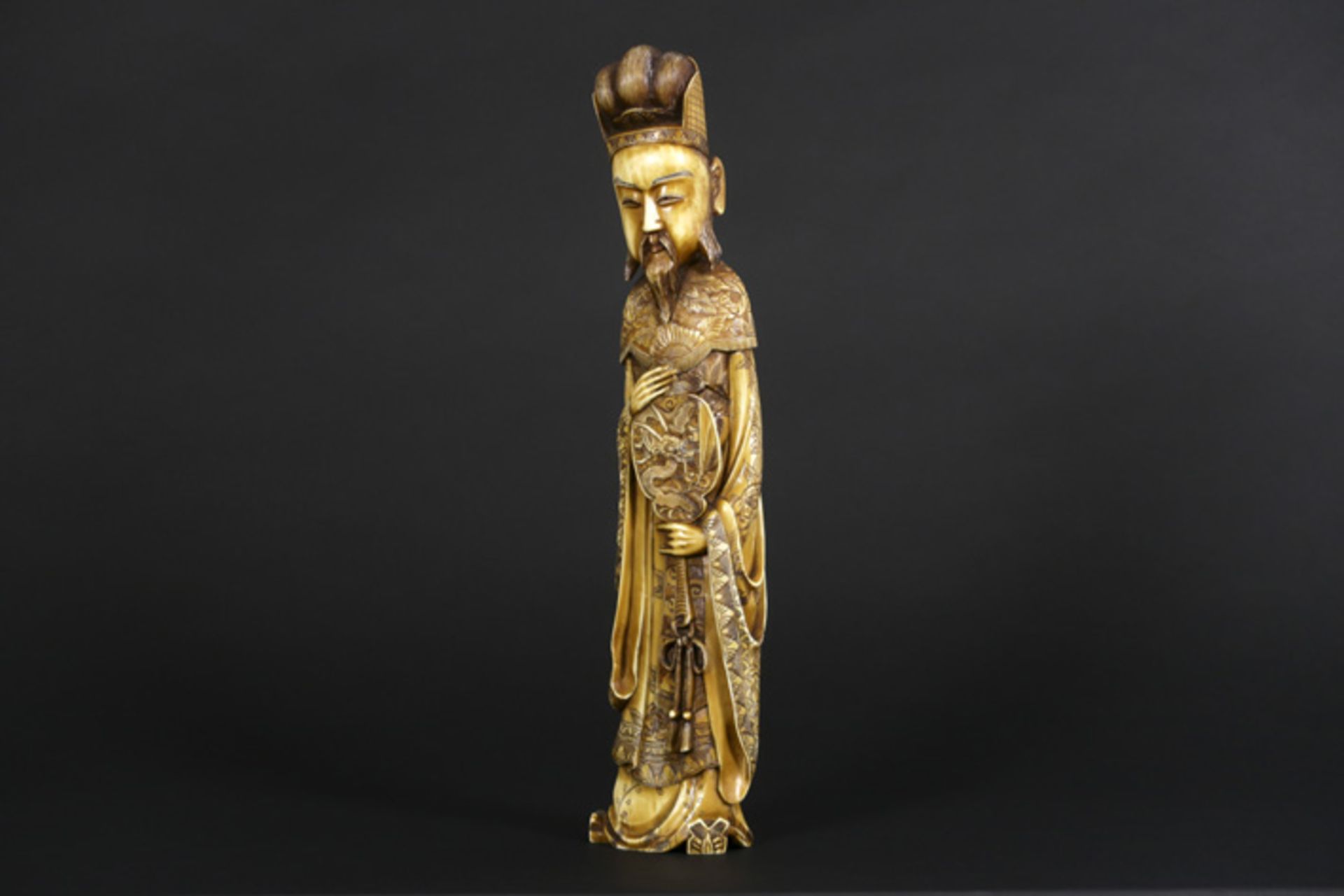Antieke Japanse sculptuur in ivoor : "Wijze met waaier" - hoogte : 37,5 cm - 19° [...] - Bild 4 aus 5