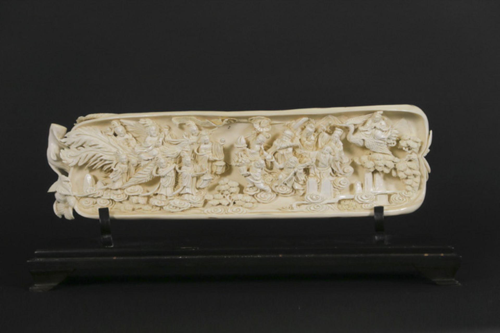 CHINA - QING-DYNASTIE (1644 - 1912) - ca 1900/10 prachtige sculptuur in ivoor met [...]