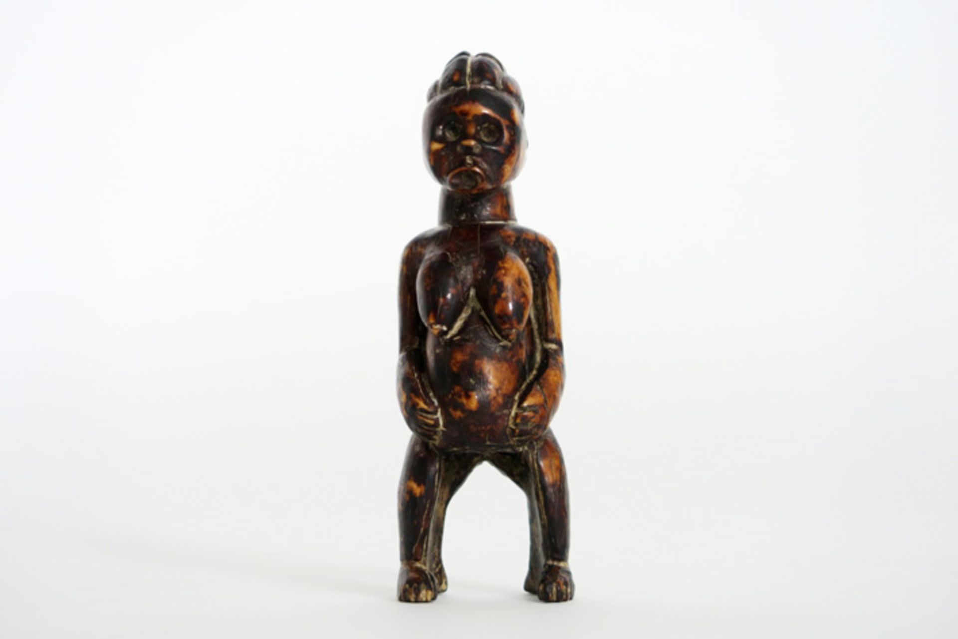 AFRIKA - KONGO sculptuur van de "Kuma" in ivoor met een mooie oude gebruikspatine [...]