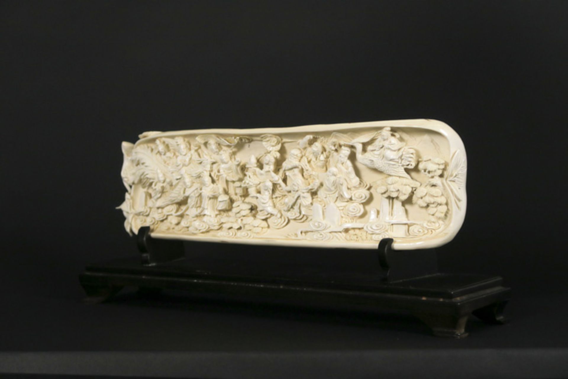CHINA - QING-DYNASTIE (1644 - 1912) - ca 1900/10 prachtige sculptuur in ivoor met [...] - Bild 4 aus 4
