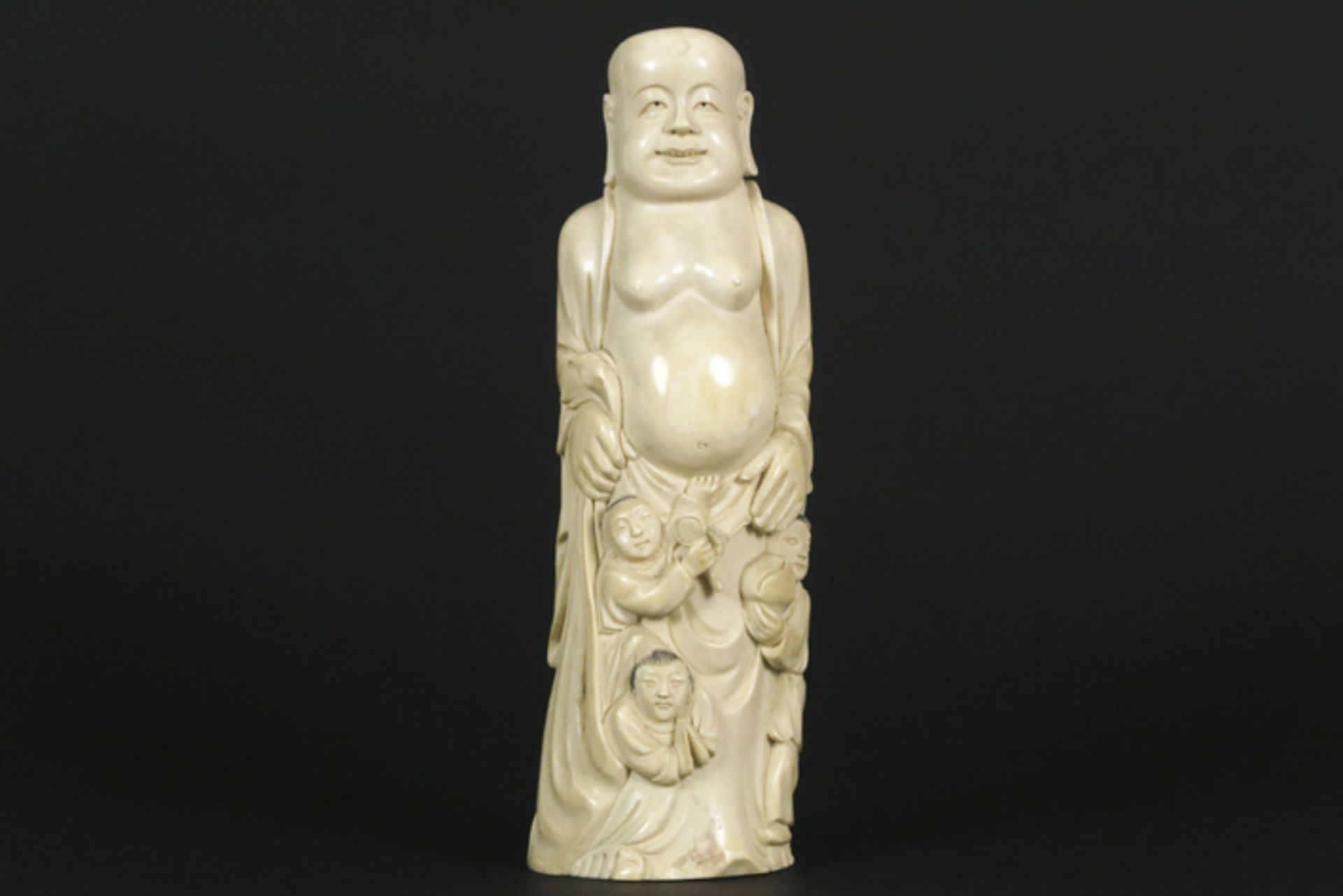 Oude Chinese sculptuur in ivoor "Boeddha met kinderen" - hoogte : 25 cm - ca [...]