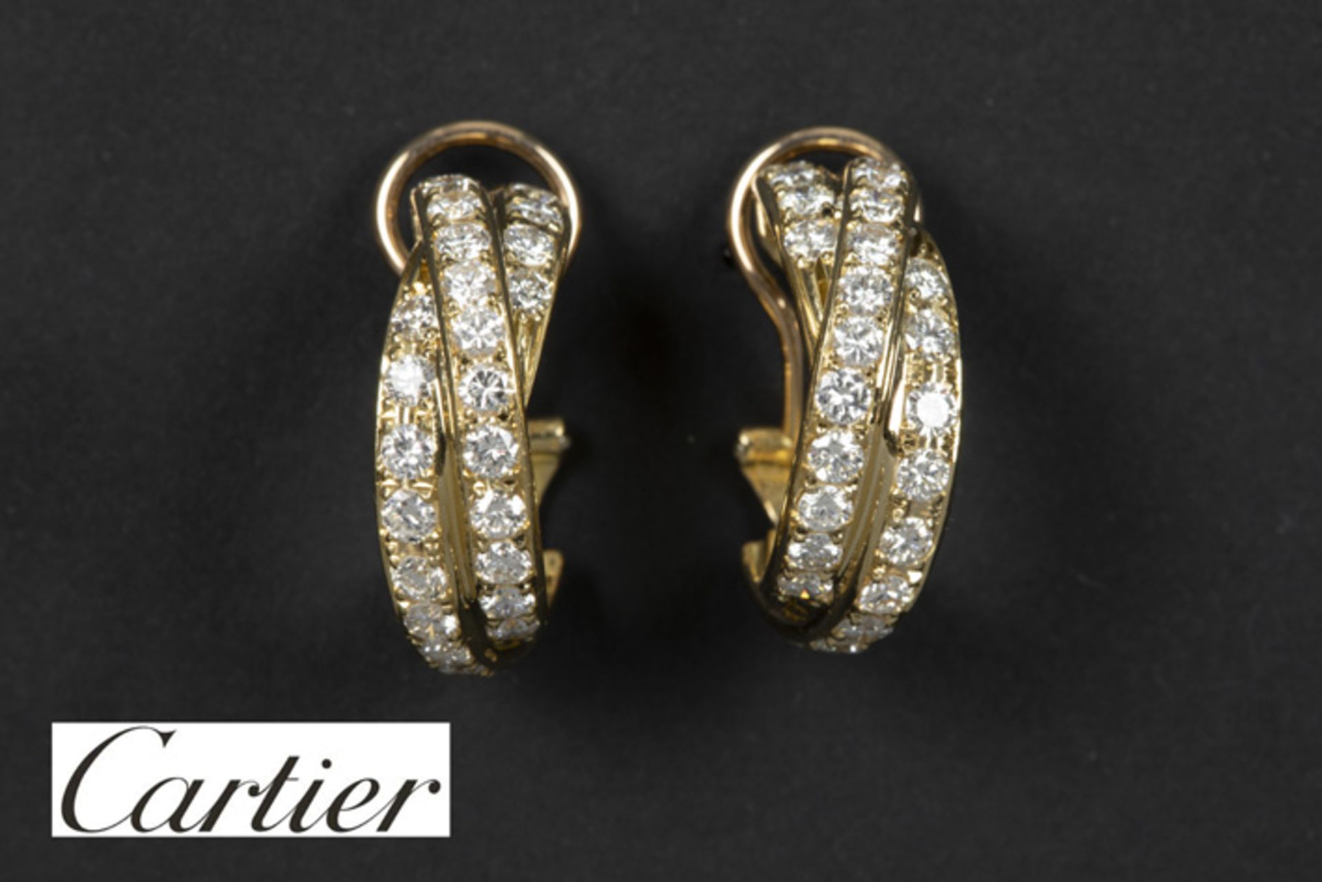 CARTIER paar oorbellen met "Anneaux" - model in geelgoud (18 karaat) en bezet met ca [...]