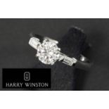 HARRY WINSTON superbe solitaire loepzuivere kwaliteitsbriljant van 0,71 karaat met D [...]