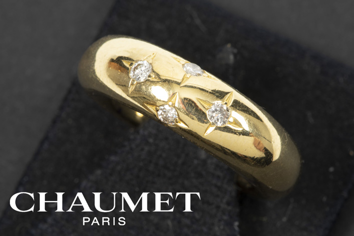 CHAUMET ring in geelgoud (18 karaat) met vier in de corpus gezette briljanten - in [...]