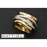 MATTIOLI ring met typisch draaimodel in wit een geelgoud (18 karaat) en bezet met ca [...]