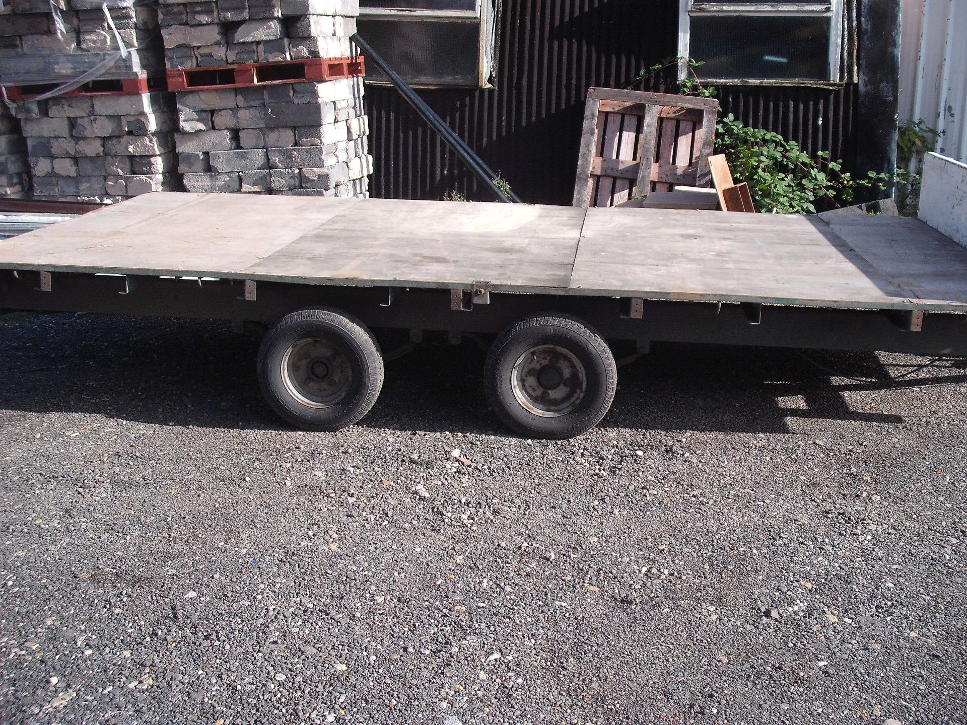 IFOR WILLIAMS TWIN AXLE FLAT BED TRAILER