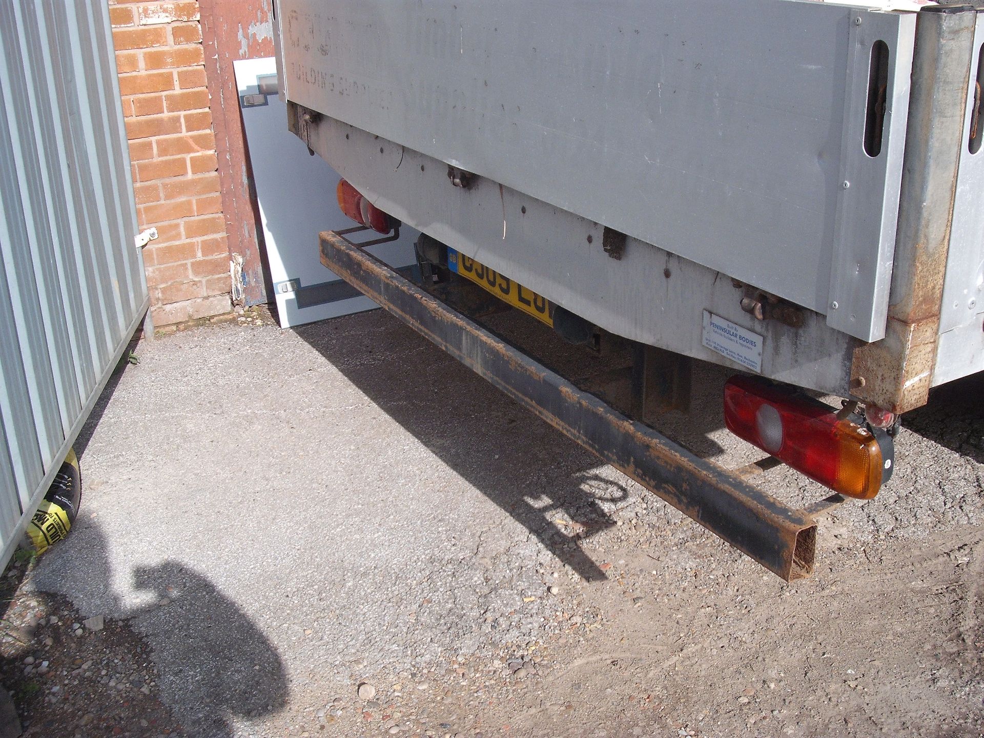 MITSUBISHI CANTER 7.5 TON FLATBED - Image 5 of 7