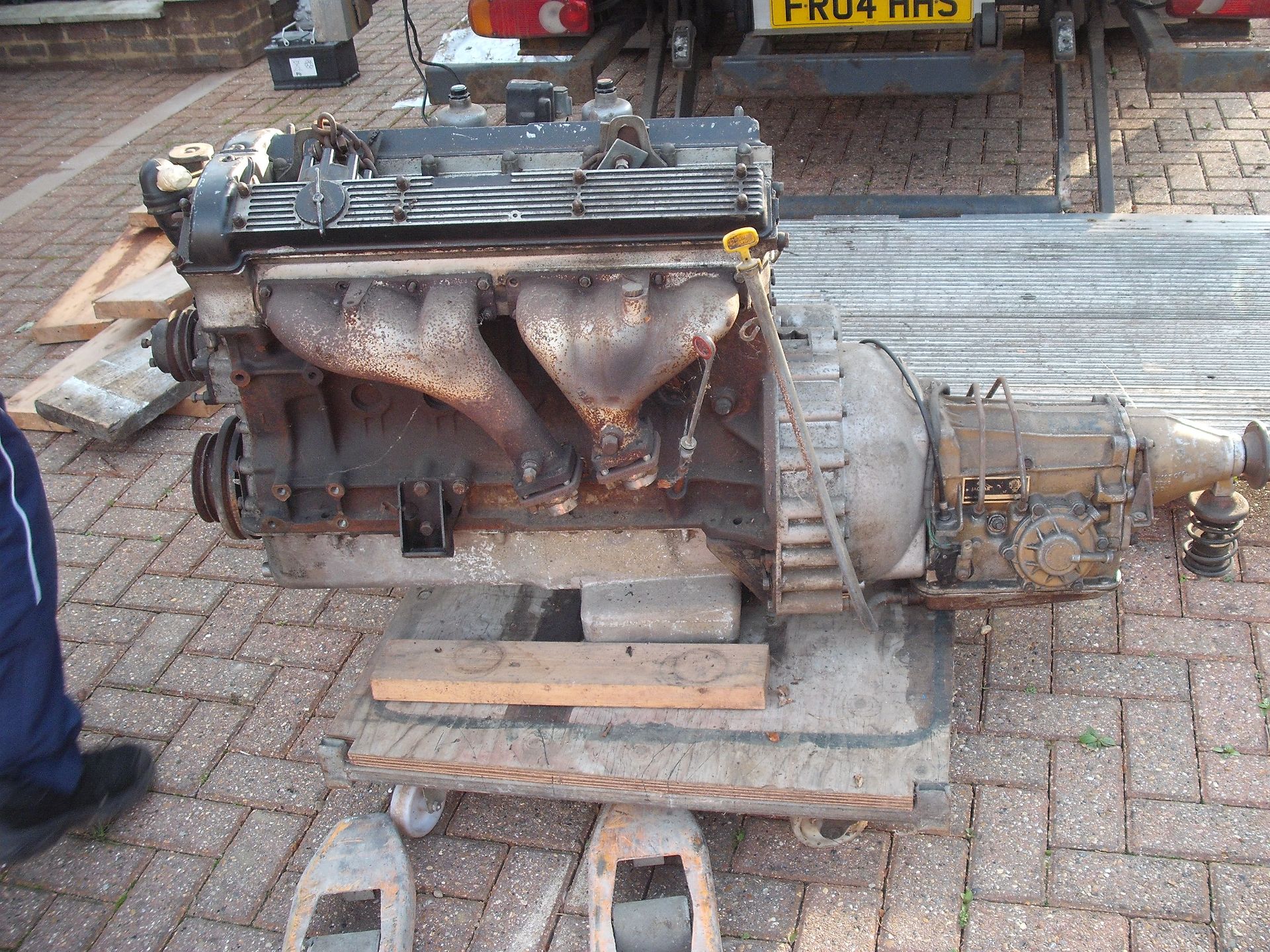 JAGUAR 4.2 ENGINE AND GEAR BOX NO VAT ON ITEM - Image 2 of 5