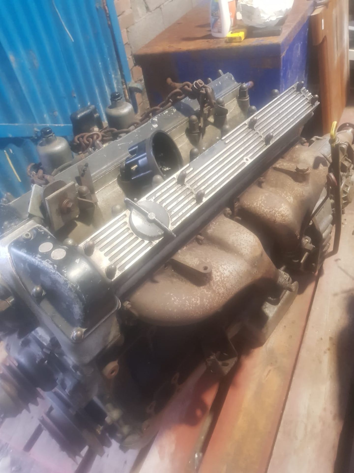 OLD DAIMLER 4.2 ENGINE AND GEAR BOX NO VAT ON ITEM - Image 3 of 4