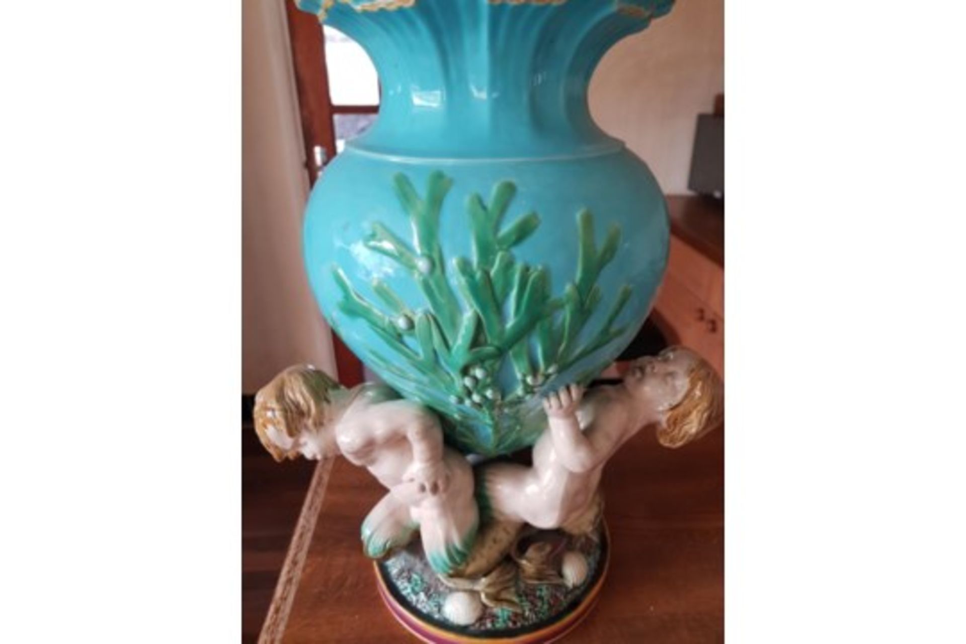 ANTIQUE CHERUB JARDINIERE MAJOLIEA MINTON VASE FROM 1869 NO VAT ON ITEM - Image 2 of 8