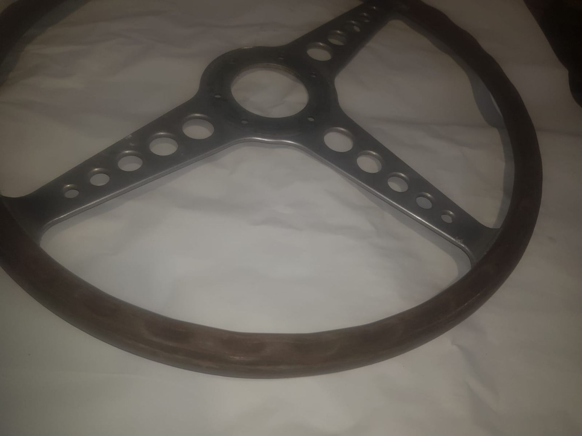 E TYPE JAGUAR STEERING WHEEL - Image 8 of 9