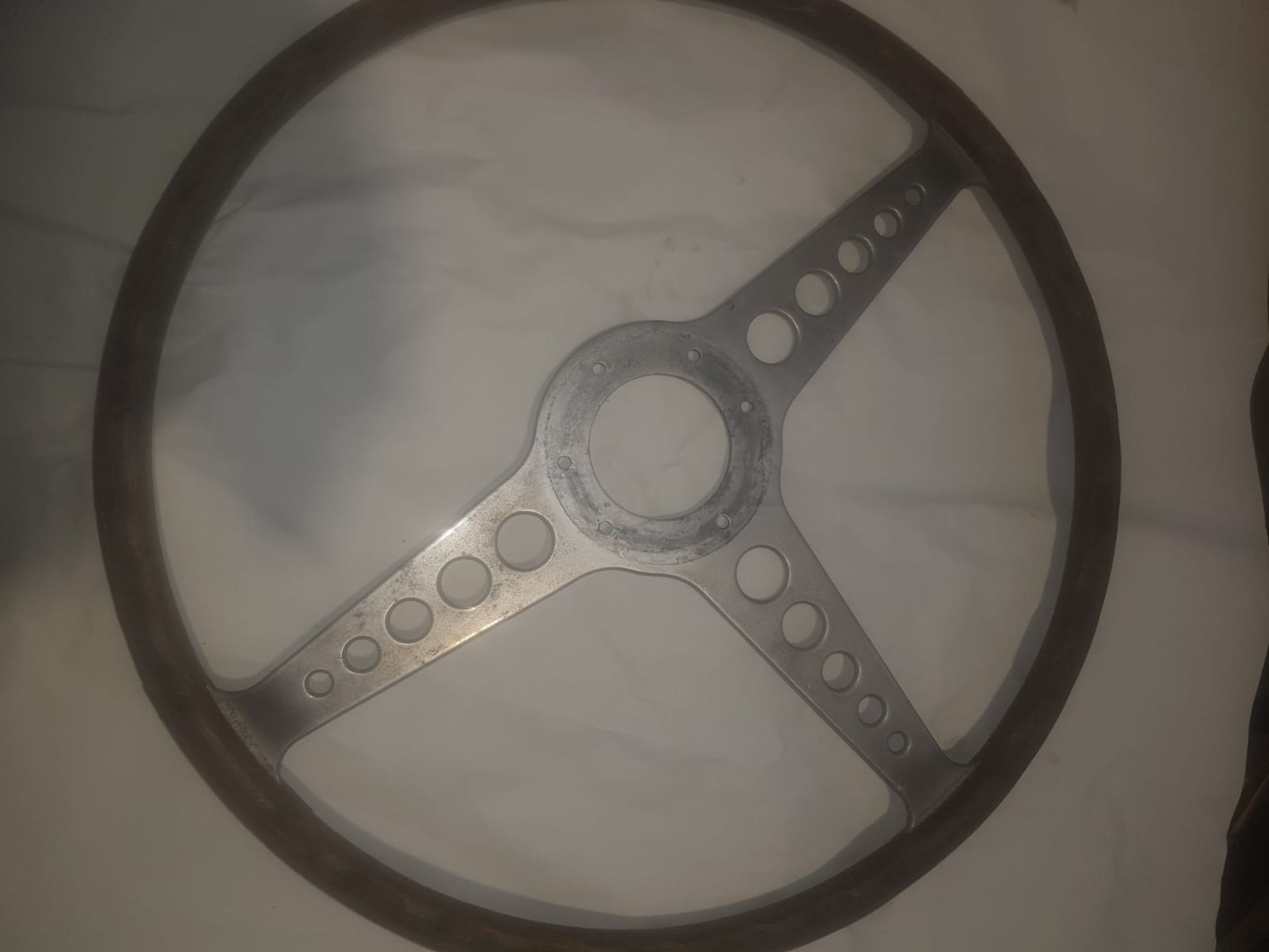 E TYPE JAGUAR STEERING WHEEL - Image 3 of 9