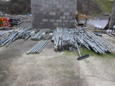 Quantity of cup lock scaffolding, including approx. 40 x uprights, 80 x cross beams, various