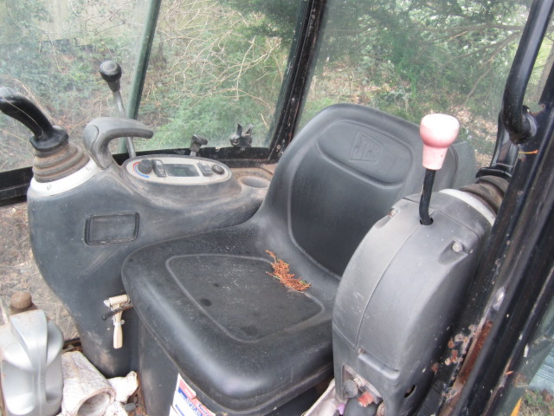 JCB 8014 rubber tracked mini digger, serial number JCB 09014T71283903, run hours 130.5 (2007). - Image 9 of 12