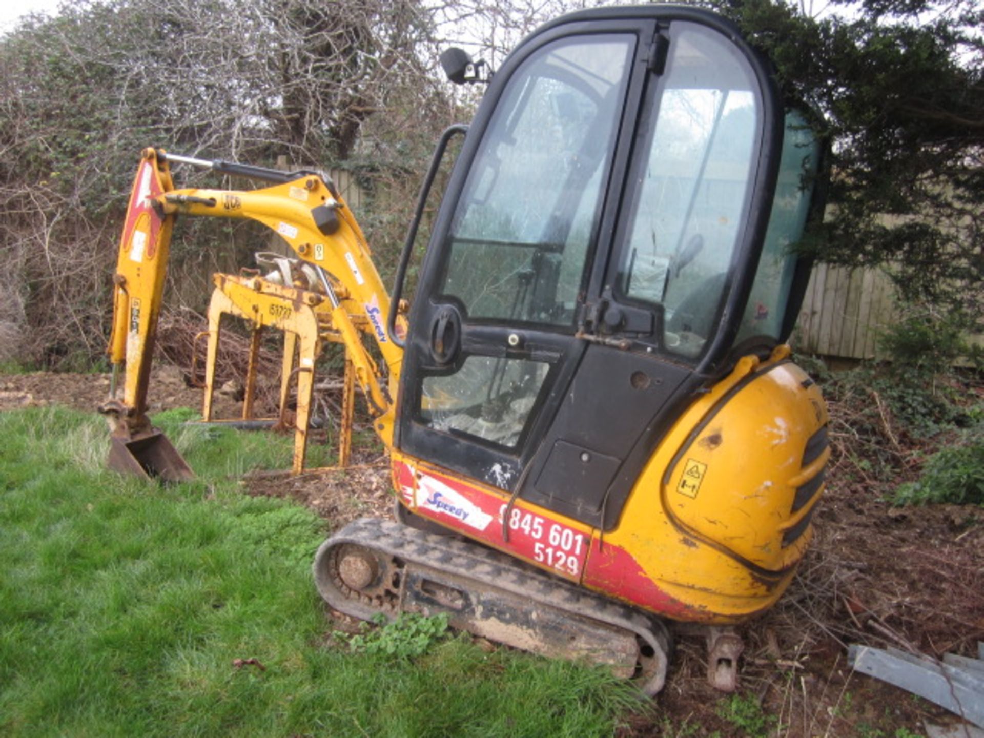 JCB 8014 rubber tracked mini digger, serial number JCB 09014T71283903, run hours 130.5 (2007). - Image 2 of 12