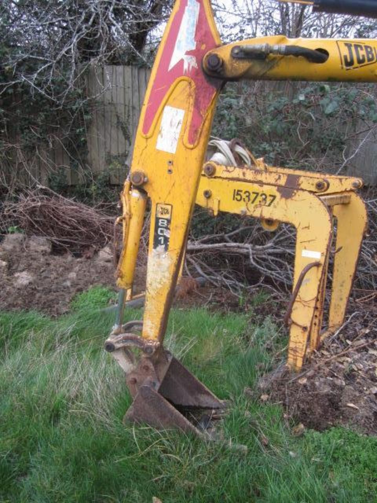 JCB 8014 rubber tracked mini digger, serial number JCB 09014T71283903, run hours 130.5 (2007). - Image 10 of 12