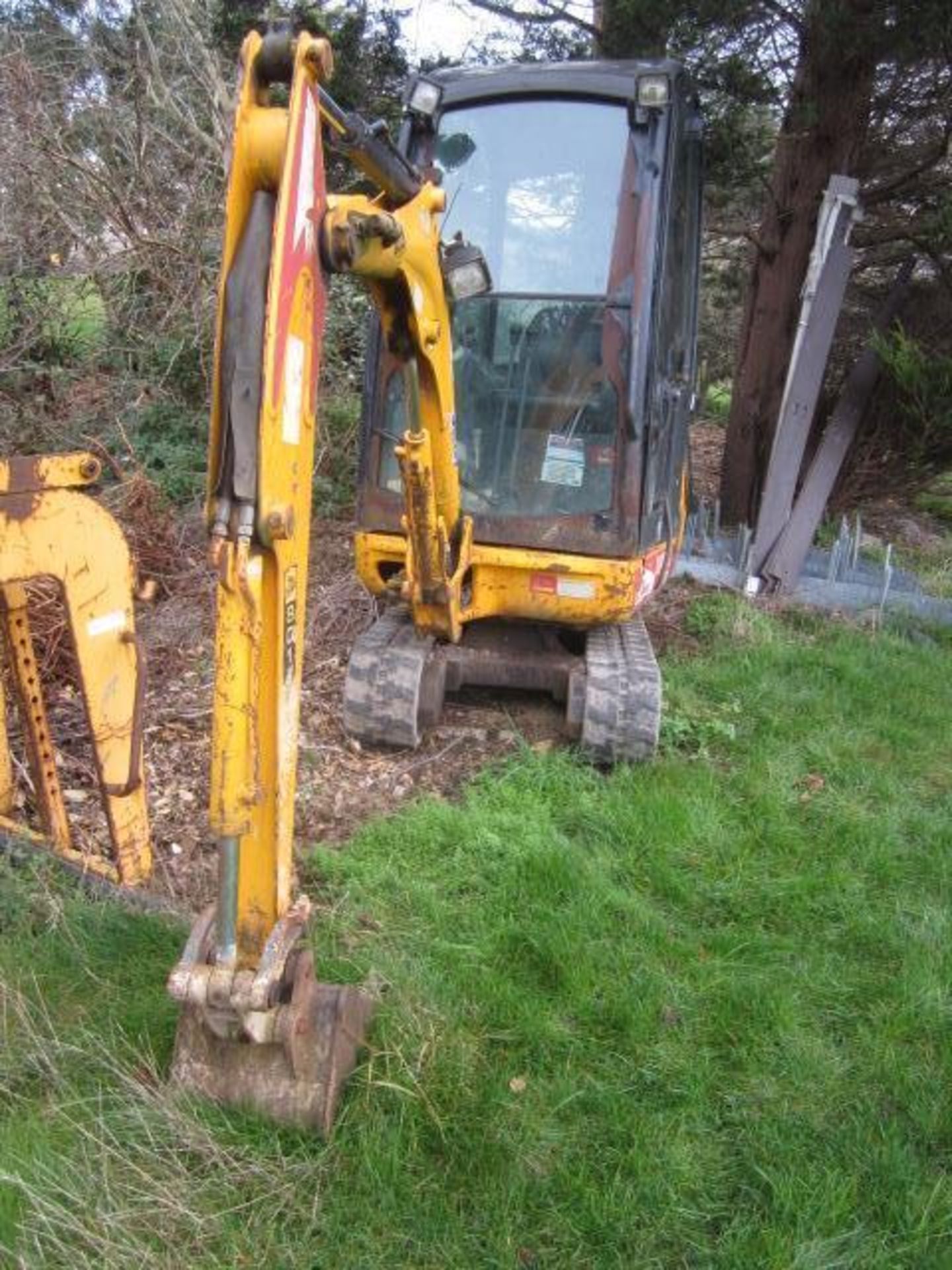 JCB 8014 rubber tracked mini digger, serial number JCB 09014T71283903, run hours 130.5 (2007). - Image 3 of 12