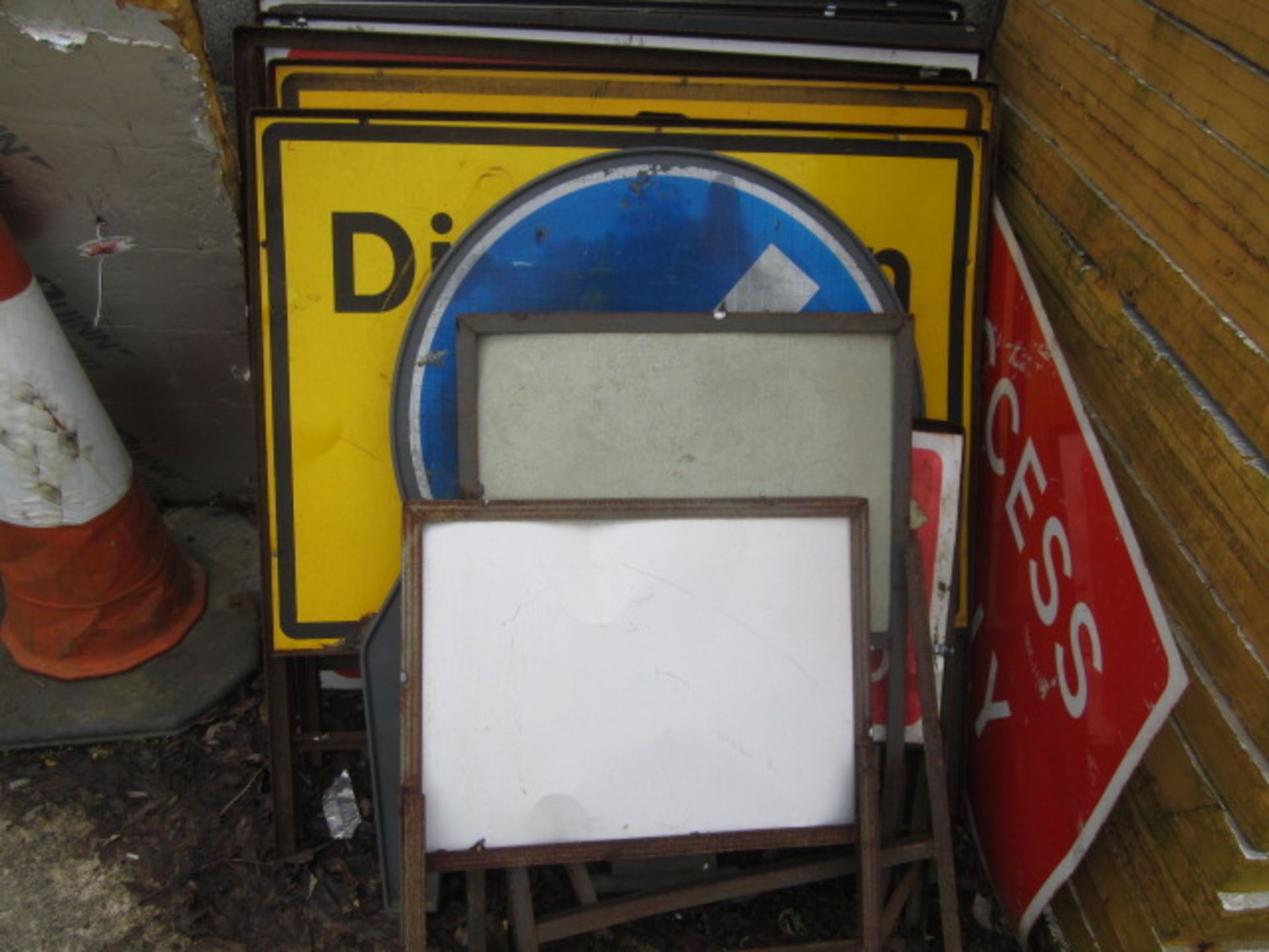 Quantity of various site warning signs. Located The Nurseries, New Passage Road, Pilning, Bristol, - Image 2 of 6