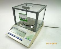 Mettler Toledo PB303 DeltaRange balance, max: 310g / min: 0.02g, serial number 1115481012 (Ref: