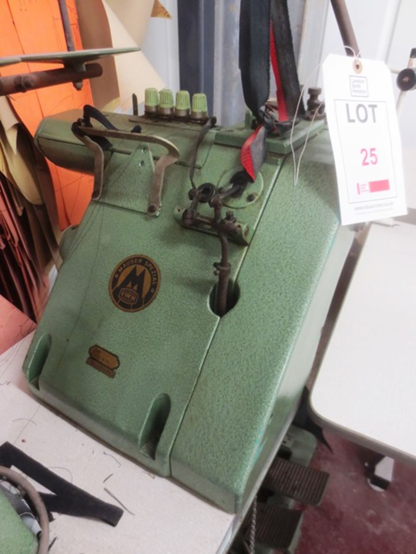 Pfaff Mauser Spezial lock stitch 4 thread sewing machine, type CST 46100 - Image 3 of 4