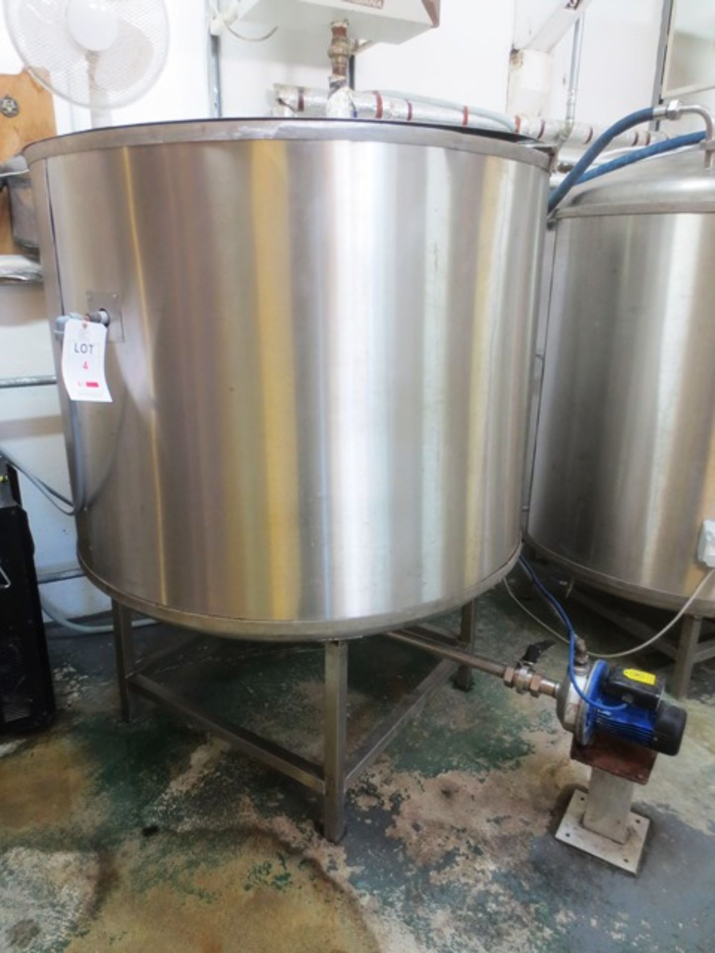 Unbadged stainless steel chilled jacketed fermenting tank, capacity 1,000 litres, with transfer - Image 2 of 2