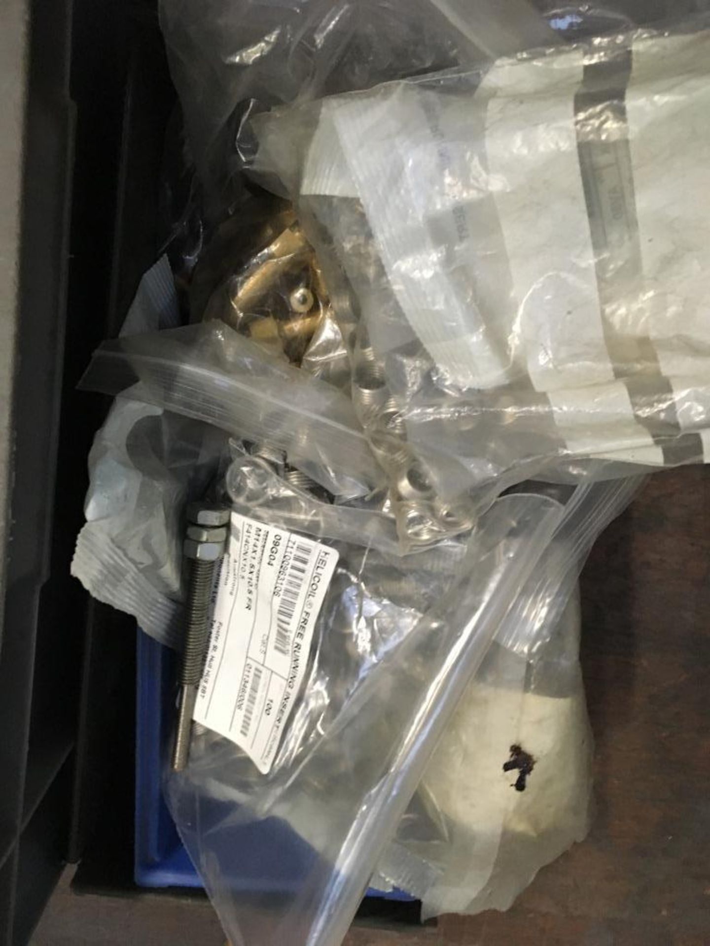 A quantity of fixings and other consumables - Image 8 of 8