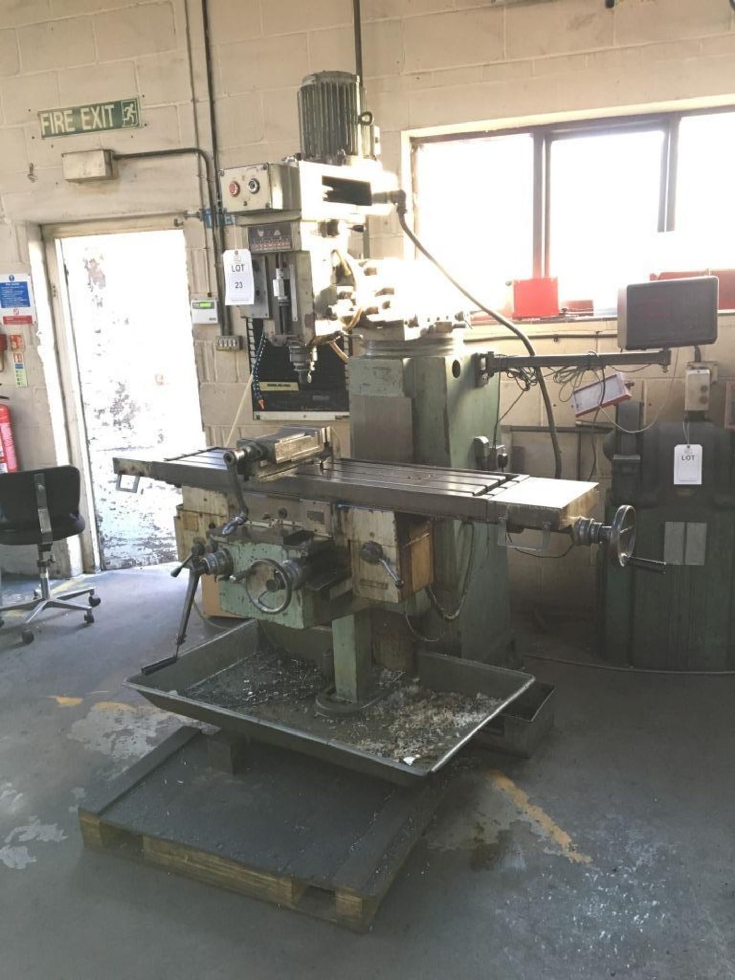 TOS Kurim Finesa FNK25 turret milling machine, Year of manufacture: 1978, Serial no. 23999. This lot