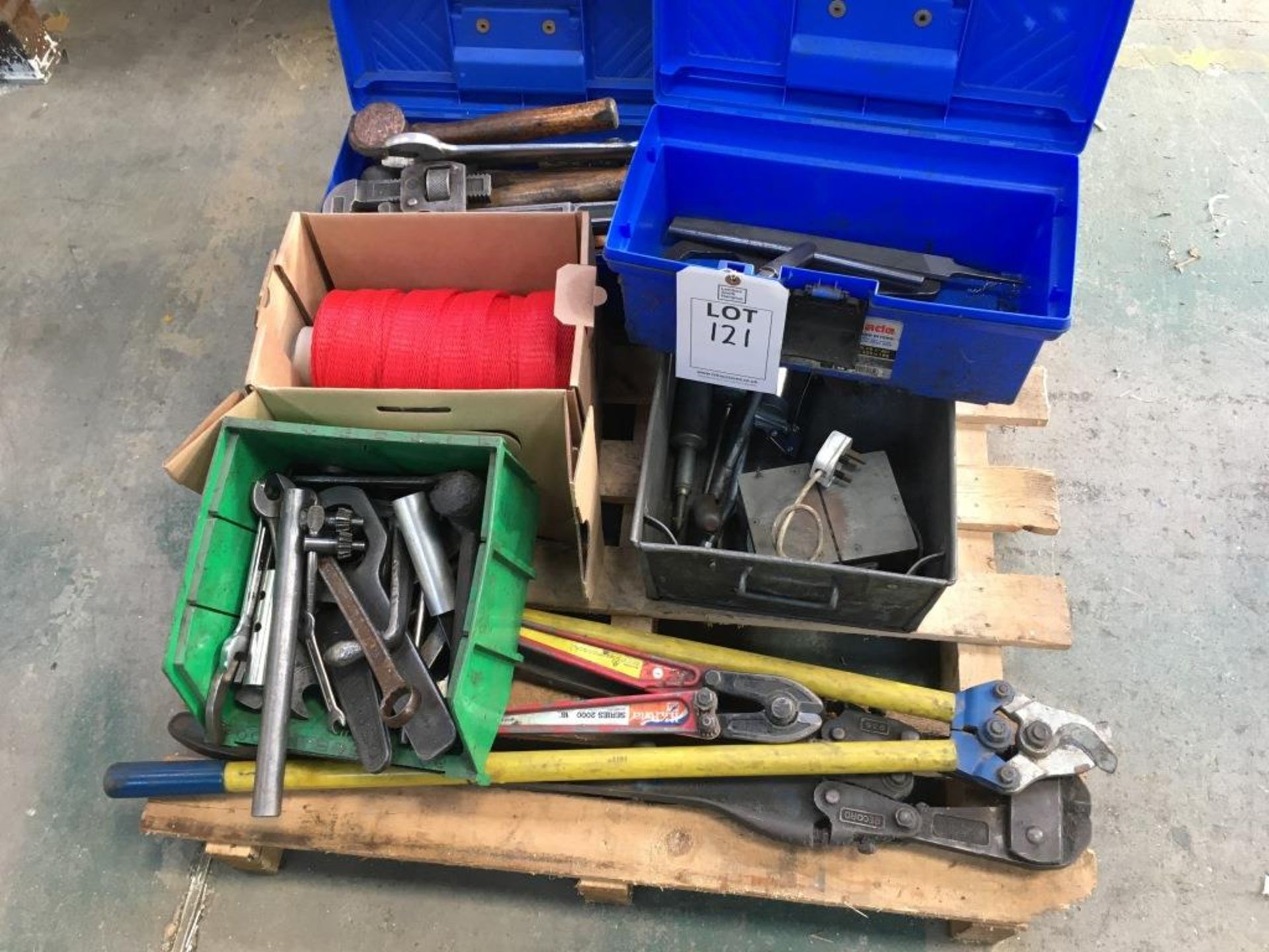A quantity of hand tools