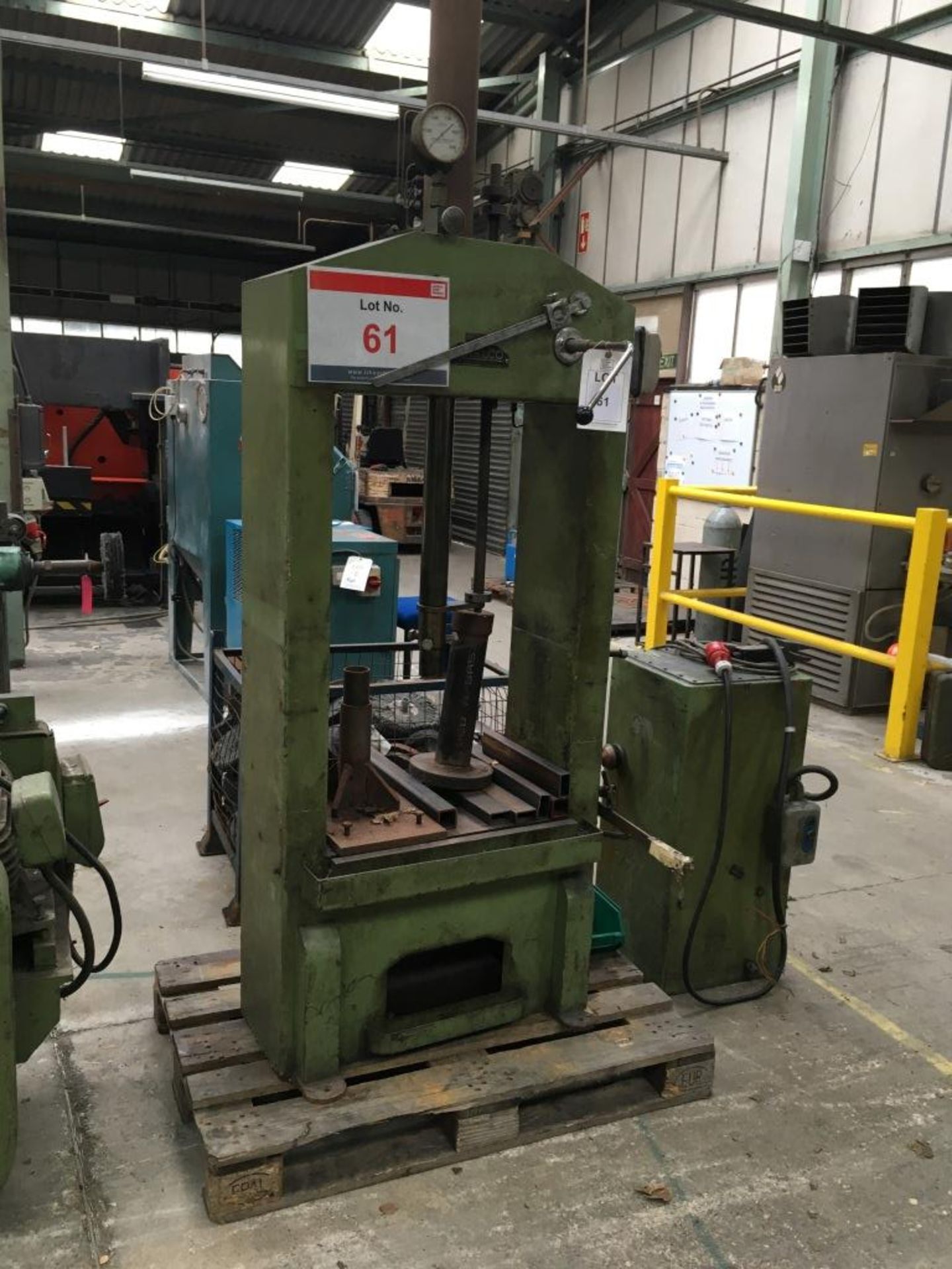 Marlco hydraulic press. The purchaser is required to satisfy themselves as to the safety of this - Image 2 of 3