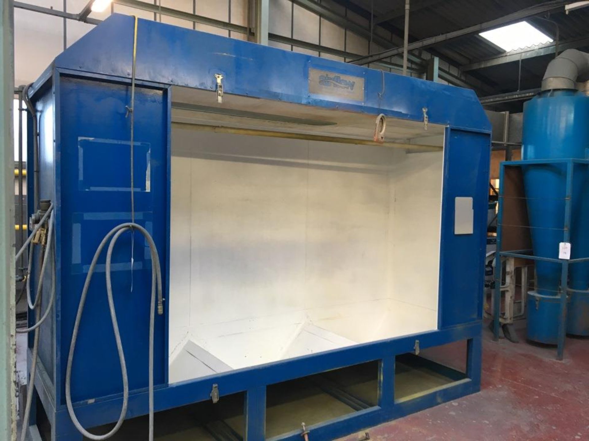 Airflow powder coating extraction booth