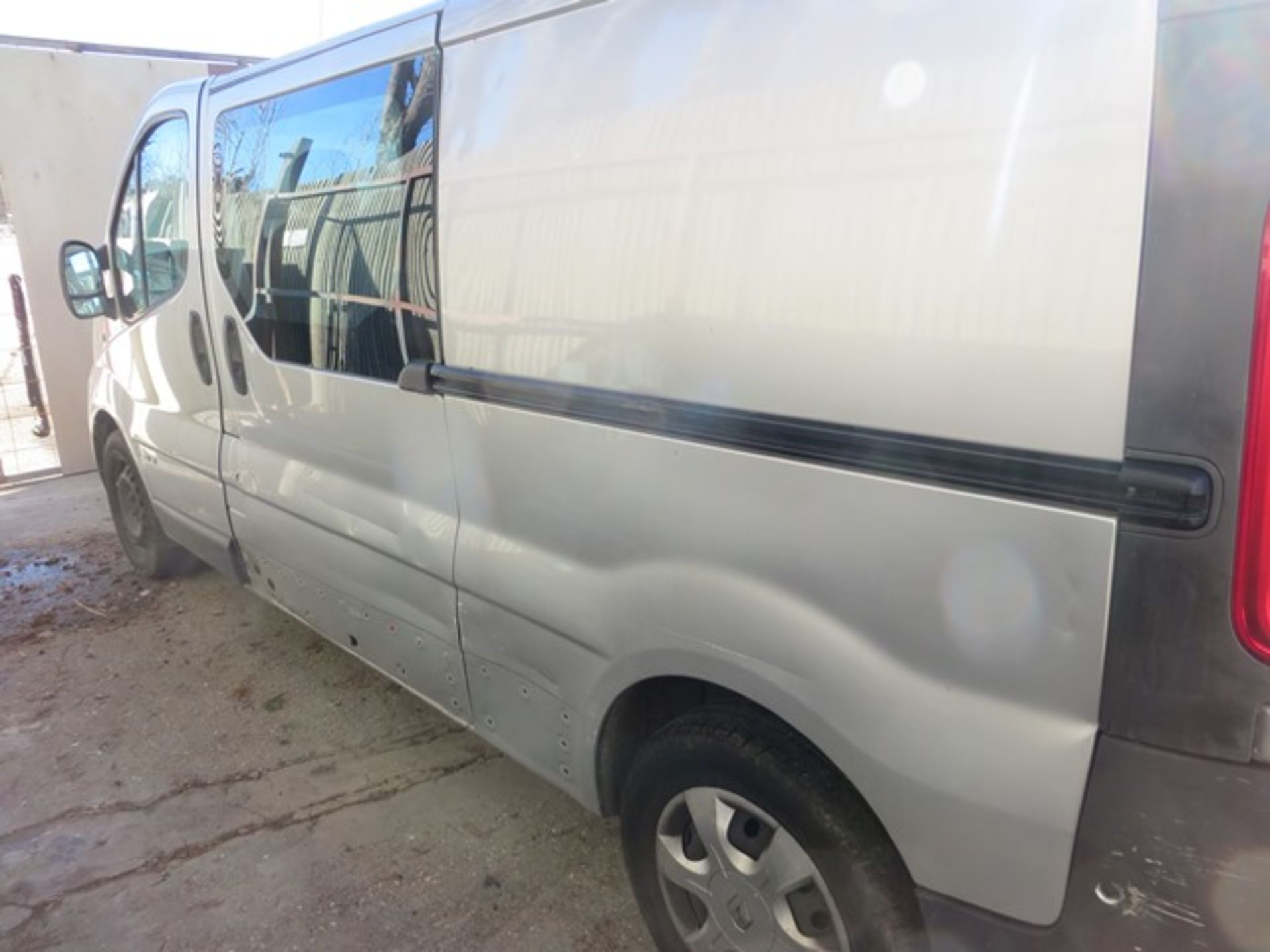 Renault Traffic LL29 DCi Diesel 6 seater Panel Van with side windows Reg No BN12GVE 1996cc, - Image 3 of 11