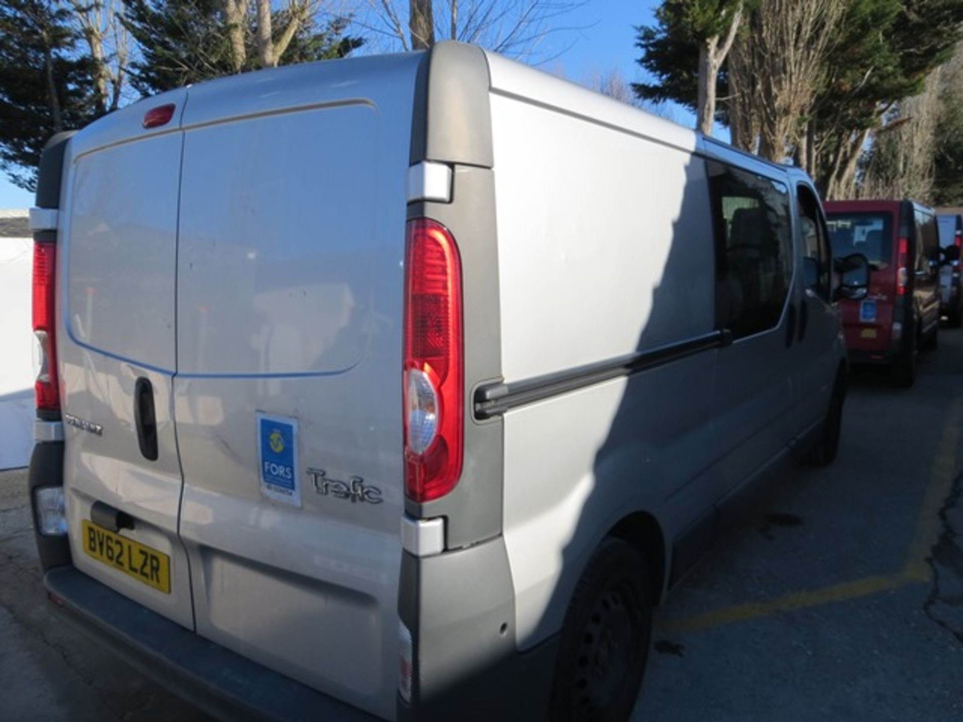 Renault Traffic LL29 DCi Diesel 6 seater Panel Van with side windows Reg No BV62LZR 1996cc d.o.r. - Image 5 of 9