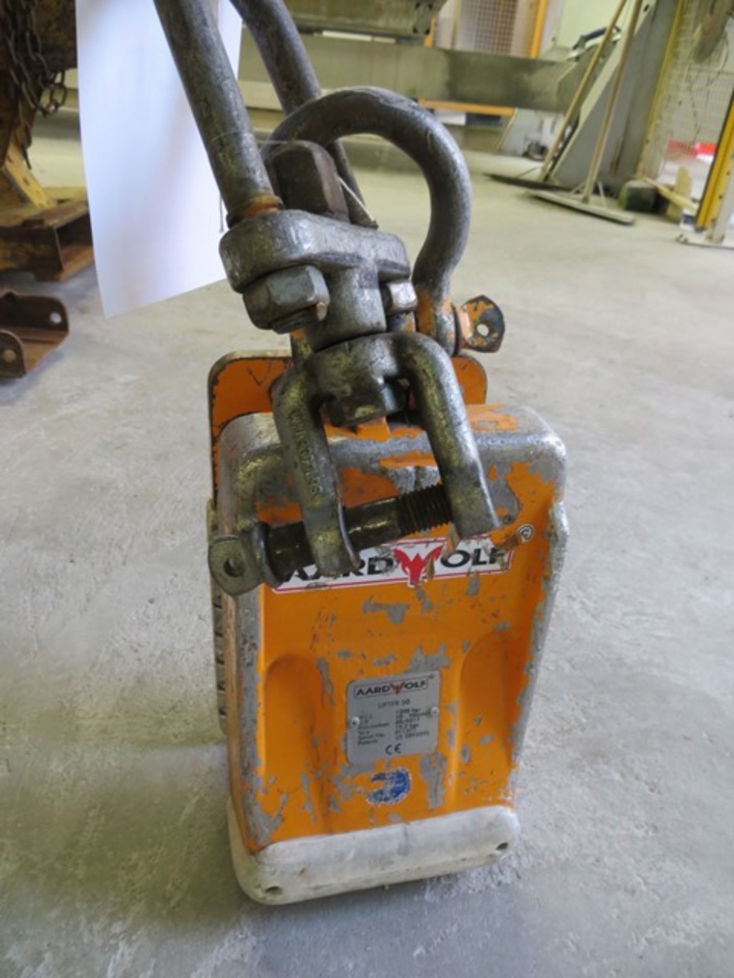 Aard Wolf Lifter 50 10-50mm Slab Lifting Attachment. Thorough examination certificate due 30/07/2019