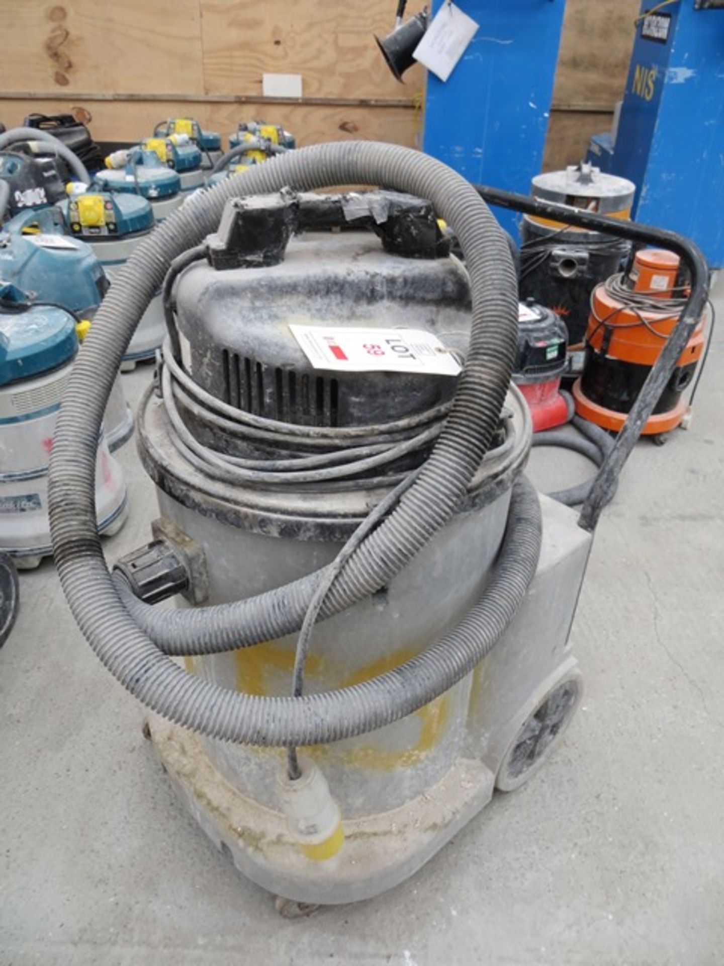 Unamed Mobile Industrial Vacuum Cleaner