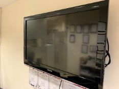 Samsung 40" wall mounted flat screen TV complete with remote control