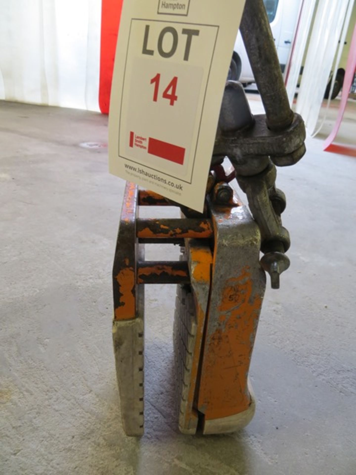 Aard Wolf Lifter 50 10-50mm Slab Lifting Attachment. Thorough examination certificate due 30/07/2019 - Image 2 of 2