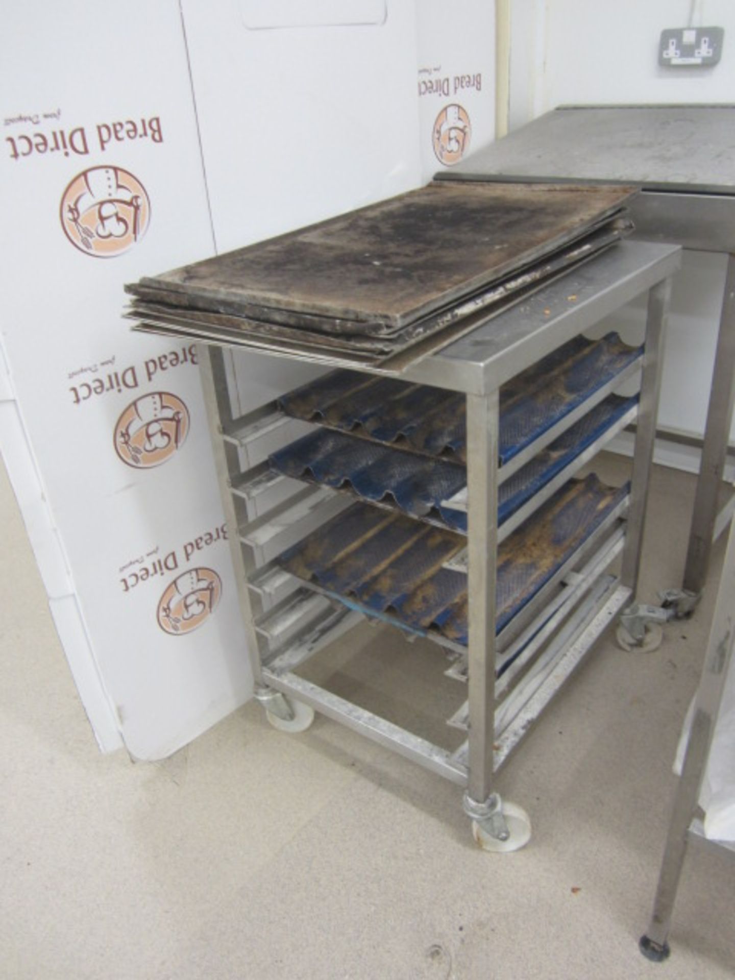 Stainless steel food preparation work surface. Approx. 900 x 600mm, a stainless steel 6-shelf mobile - Image 3 of 5