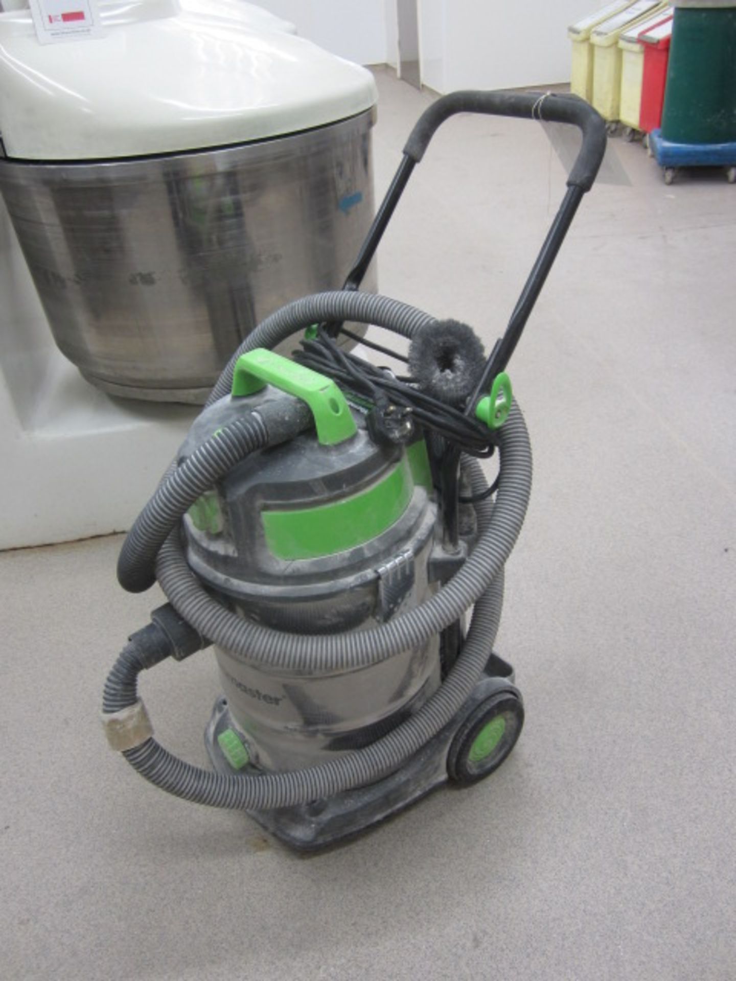 Vacmaster wet and dry vacuum cleaner Type: VK1530SIWDC-T s/n: 172014 - Image 2 of 2