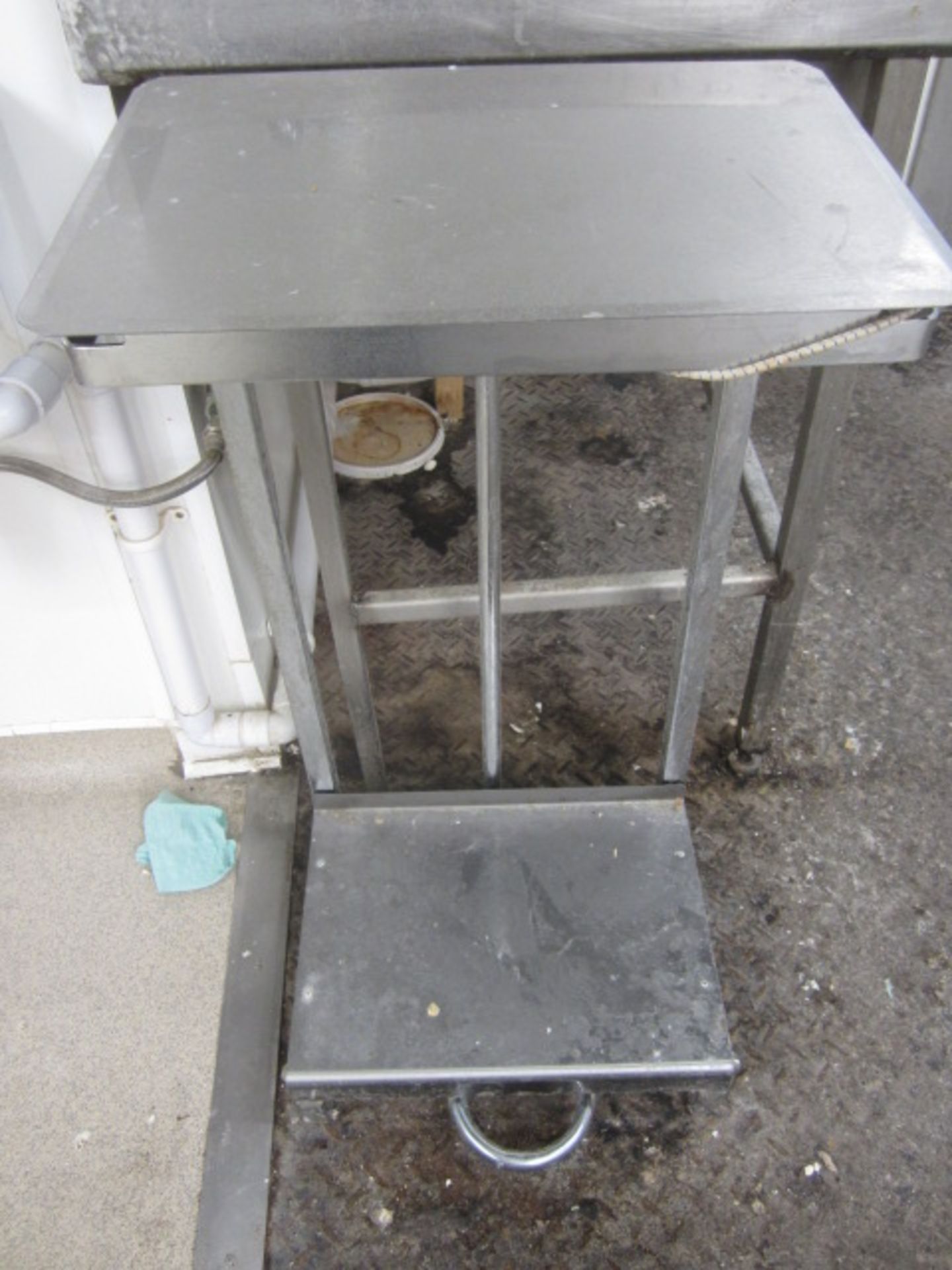 Stainless steel single basin knee-operated handwash unit and a stainless steel pedal-operated - Image 3 of 3