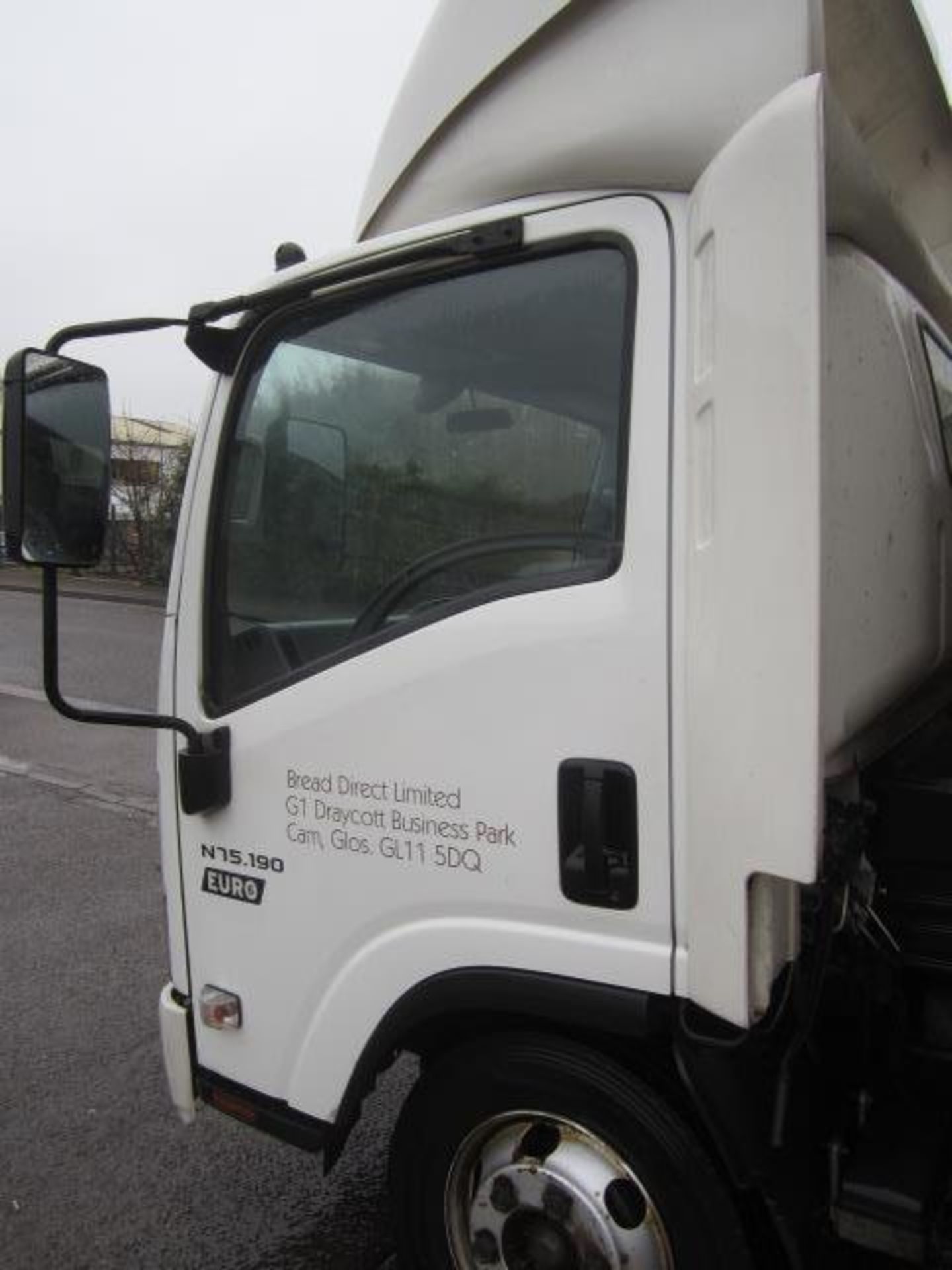 Isuzu Forward N750.190 Euro 6, 7.5 ton rigid box lorry with Palfinger folding tail lift - Image 4 of 12