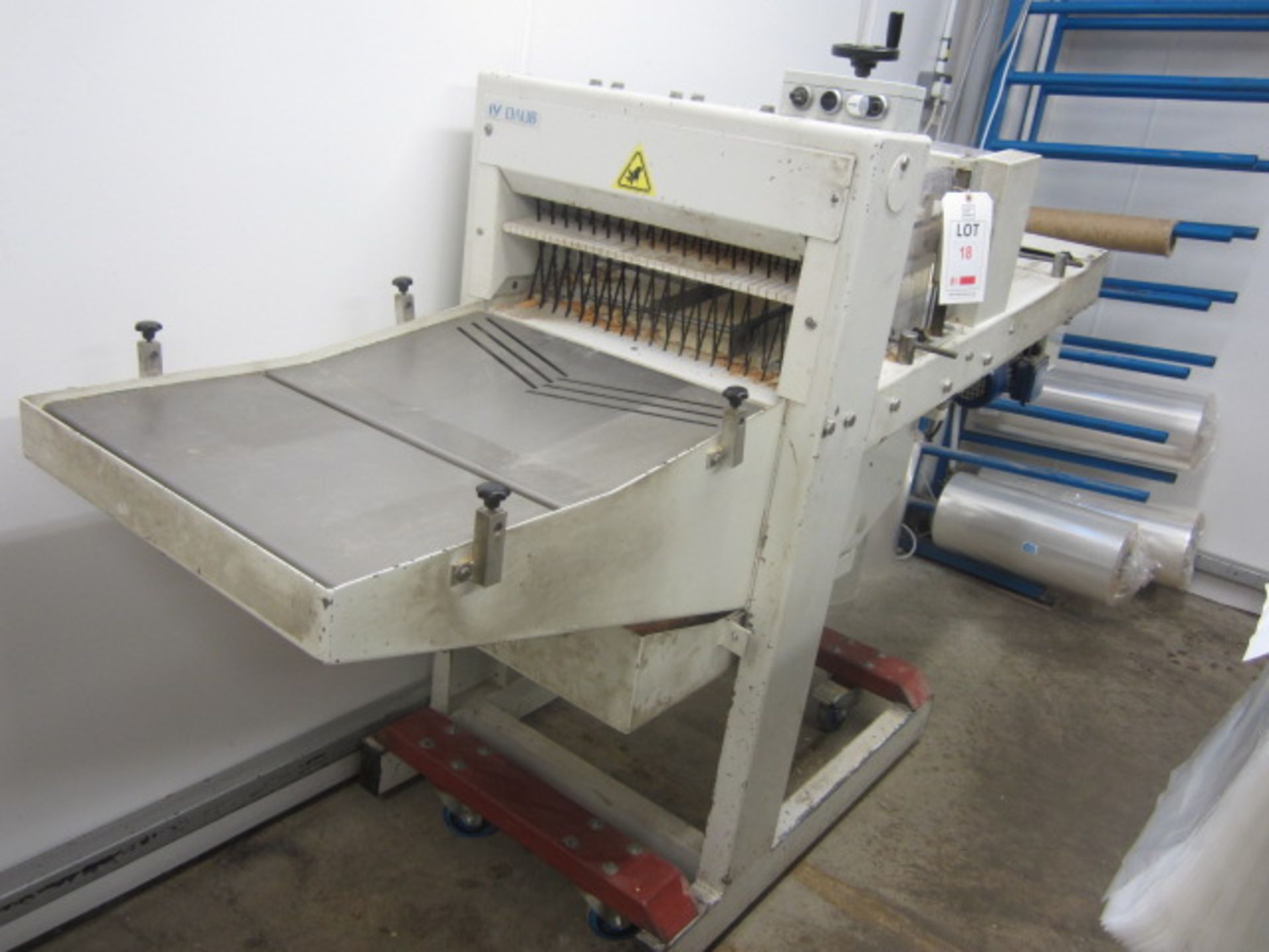 Daub 208/52 belt feed bread slicer s/n: 21883 (2008) Please ensure sufficient resource / handling