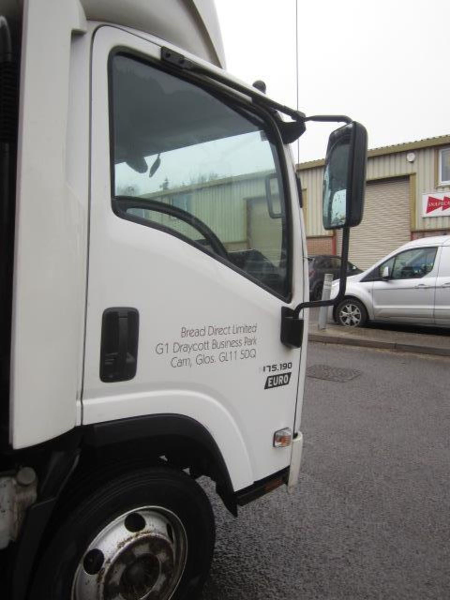 Isuzu Forward N750.190 Euro 6, 7.5 ton rigid box lorry with Palfinger folding tail lift - Image 5 of 12