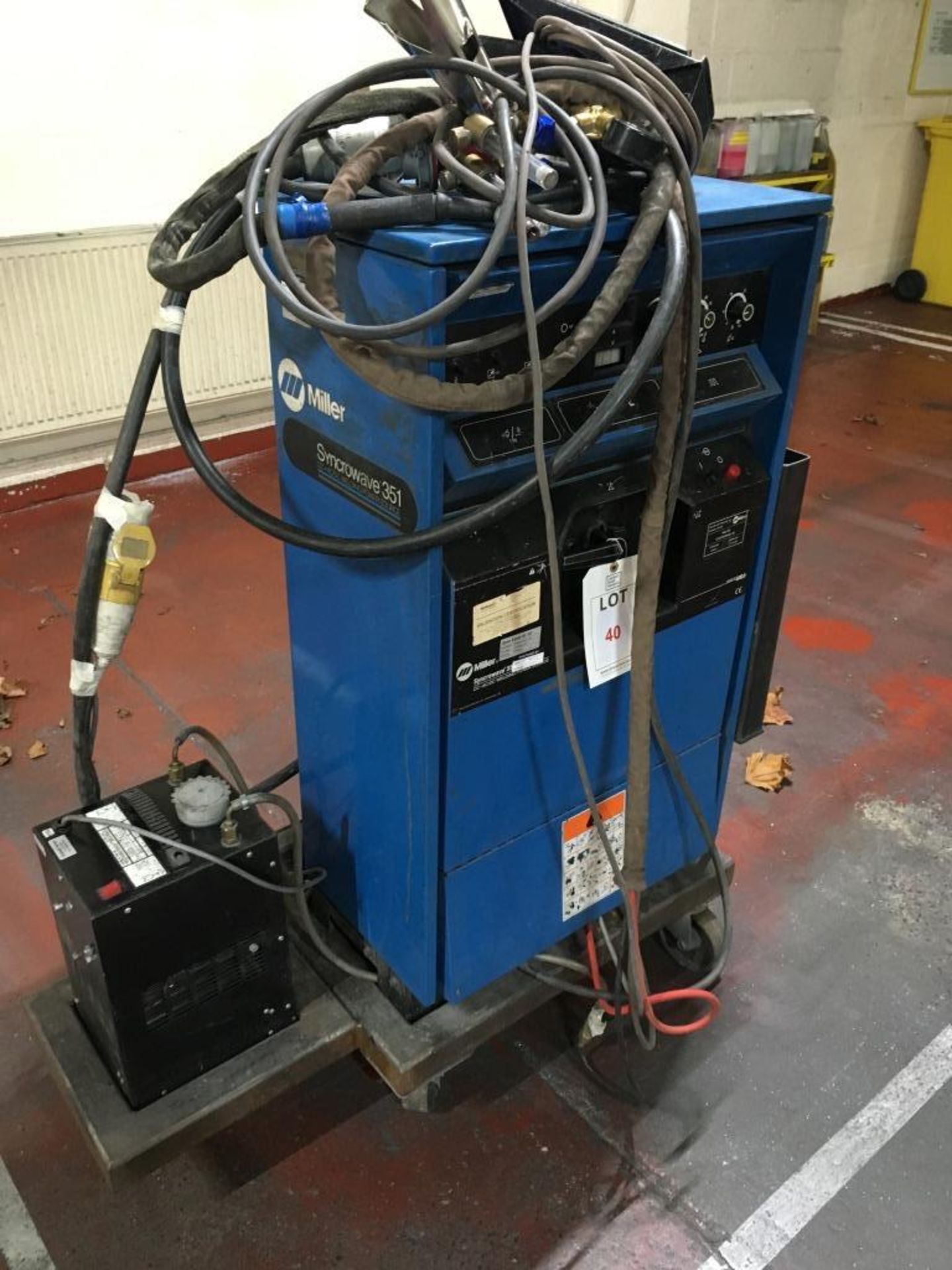 Miller Syncrowave 351 ACDC welding power source, Serial No. KG106357, with TA XC600 water cooler - Bild 2 aus 7