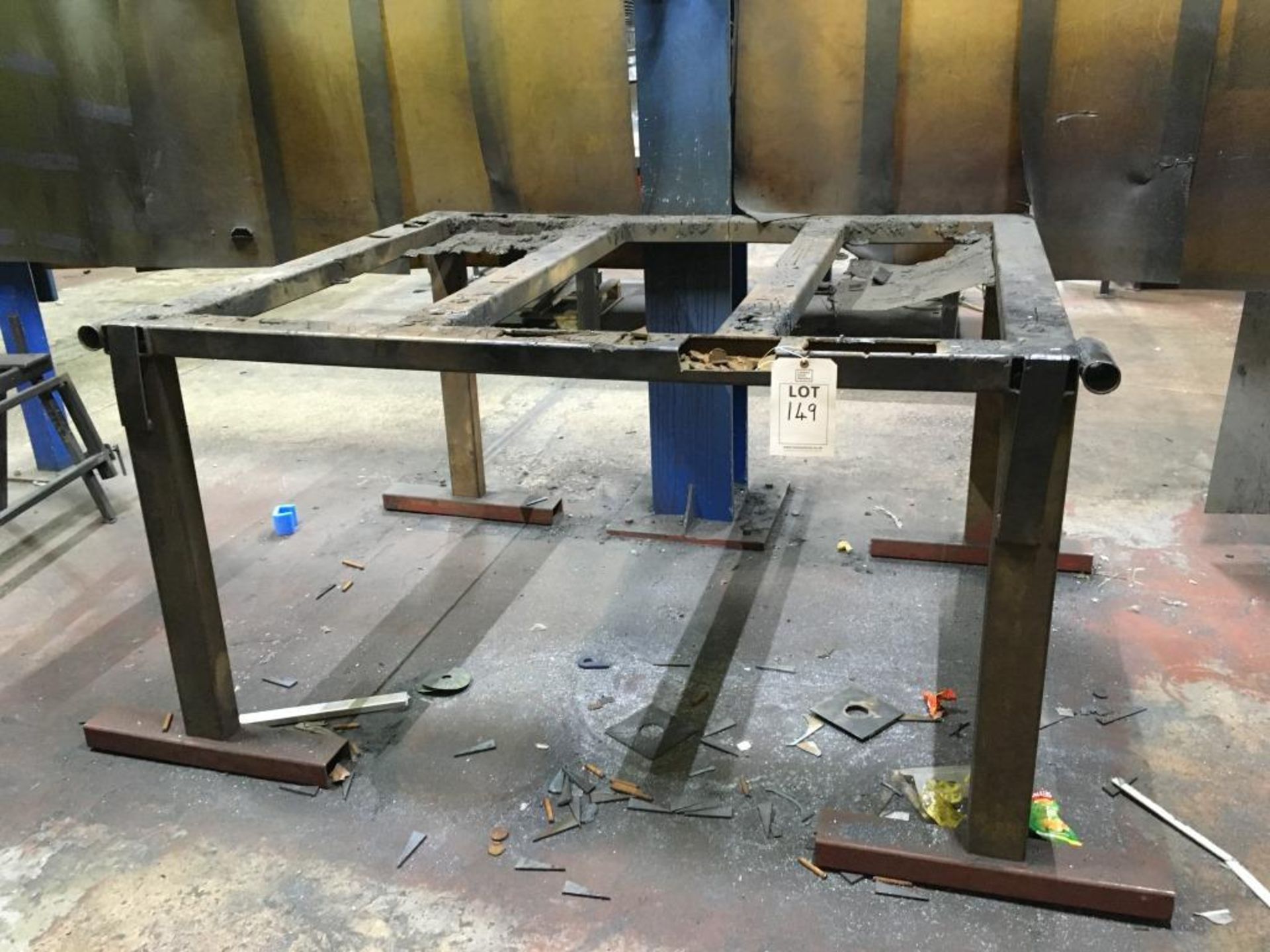 Nine fabricated works benches and cabinets. A work Method Statement and Risk Assessment must be - Bild 3 aus 9